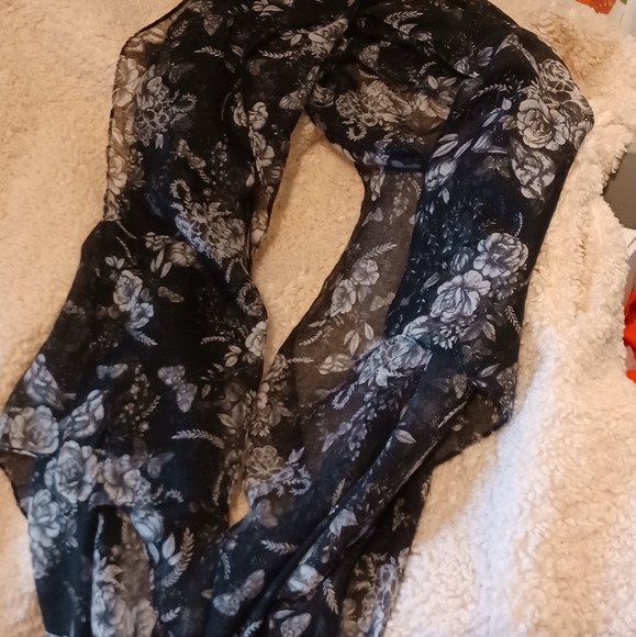 Scarf - Picture 2 of 2